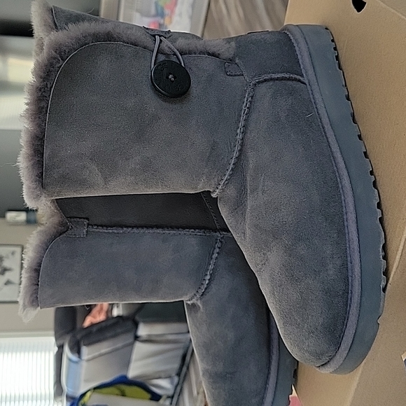 Ugg bailey button short boots - Picture 1 of 7